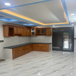 nhà ĐẸP 4 x 16 có 5pn 5wc sân thượng 