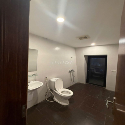 Nhà mình còn các tầng 2-3-4 cho thuê. Vừa làm vừa ở giá từ 12 triệu