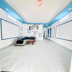 CHO THUÊ NHÀ LẦU ĐẸP NỘI THẤT 3PN KDC HỒNG LOAN 10Triệu