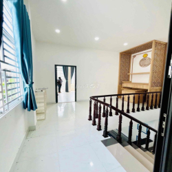 CHO THUÊ NHÀ LẦU ĐẸP NỘI THẤT 3PN KDC HỒNG LOAN 10Triệu