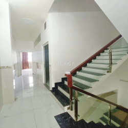 Cho Thuê Nhà Trệt 2 Lầu Sân Thượng KDC Cửu Long, Cần Thơ