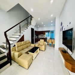 NHÀ PHỐ KDC MEGA VILLAGE KHANG ĐIỀN - 4PN 3WC - TRỤC ĐƯỜNG 20M MỚI ĐẸP