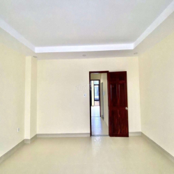 13tr nhà phố 1 trệt 3 lầu sẵn máy lạnh trống sẵn