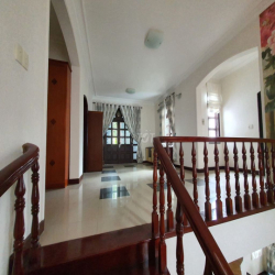 Cho thuê biệt thự sân vườn có nt 20X21 đường Bành Văn Trân Tân Bình