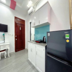 CĂN HỘ MINI Q1 FULL NỘI THẤT MỚI ĐEP - CÓ CỬA SỔ LỚN THOÁNG MÁT