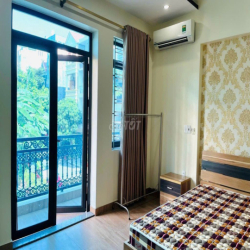 Cho thuê nhà nguyên căn 7 ngủ khép kín phố Văn Cao, DT: 80m2.