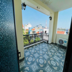 Cho thuê nhà nguyên căn 7 ngủ khép kín phố Văn Cao, DT: 80m2.