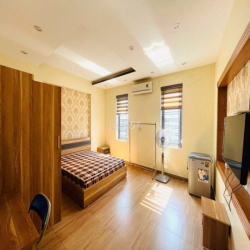 Cho thuê nhà nguyên căn 7 ngủ khép kín phố Văn Cao, DT: 80m2.