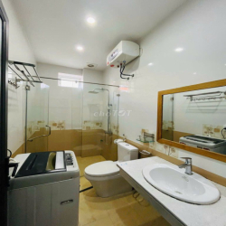 Cho thuê nhà nguyên căn 7 ngủ khép kín phố Văn Cao, DT: 80m2.