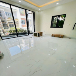 36A Hoàng Diệu, phường 8, quận Phú Nhuận.