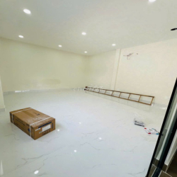 36A Hoàng Diệu, phường 8, quận Phú Nhuận.