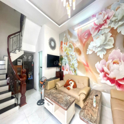CHO THUÊ NHÀ NGUYÊN CĂN 4 TẦNG MẶT TIỀN NAM NHA TRANG GIÁ 10 TRIỆU