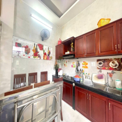 CHO THUÊ NHÀ NGUYÊN CĂN 4 TẦNG MẶT TIỀN NAM NHA TRANG GIÁ 10 TRIỆU