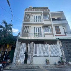 CHO THUÊ NHÀ NGUYÊN CĂN 4 TẦNG MẶT TIỀN NAM NHA TRANG GIÁ 10 TRIỆU
