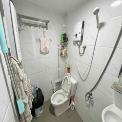 Ban Công Sát Metro, Q1, HIU , UEF, ở được 2-3 Người, Điện Nước Rẻ