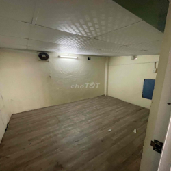 Cho thuê nhà đường Trường Chinh 3,5x13 1 trệt 1 lầu 2p (1 kín 1 hở)