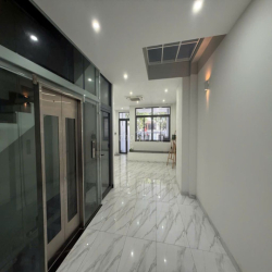 Cho thuê văn phòng tầng trệt KDT Vạn Phúc city giá 12tr