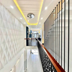 Chính chủ cho thuê nguyên căn 28/ Lữ Gia hẻm 7m. DT: 4,5 x 18m, 3 lầu.