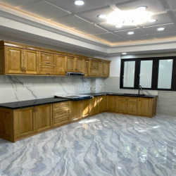 Chính chủ cho thuê nguyên căn 28/ Lữ Gia hẻm 7m. DT: 4,5 x 18m, 3 lầu.