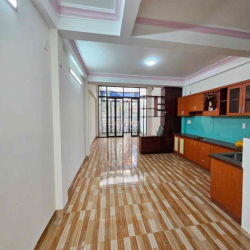 Cho thuê mặt tiền kinh doanh Nguyễn Văn Cừ gần Mường Thanh