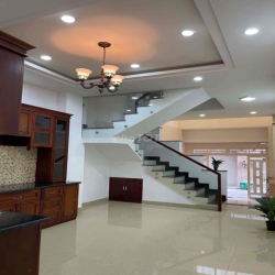 NHÀ QL13 NGAY VẠN PHÚC. TRỆT LỬNG 2 LẦU 4PN 4WC ( XE HƠI ĐỖ CỬA )