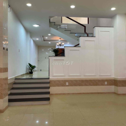 NHÀ QL13 NGAY VẠN PHÚC. TRỆT LỬNG 2 LẦU 4PN 4WC ( XE HƠI ĐỖ CỬA )