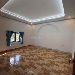 Cho thuê nhà 2 lầu 4PN nguyên căn giá 9tr Kcn Nam Tân Uyên mở rộng