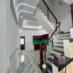 Cho thuê nhà 2 lầu 4PN nguyên căn giá 9tr Kcn Nam Tân Uyên mở rộng