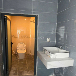 Cho thuê nhà 2 lầu 4PN nguyên căn giá 9tr Kcn Nam Tân Uyên mở rộng