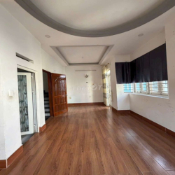 Cho thuê nguyên căn sạch đẹp, 3pn 5wc, hxh Đường Quang Trung p8 Gò vấp
