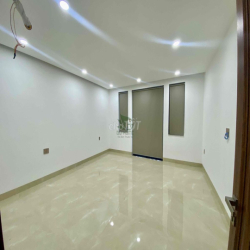 CHO THUÊ NHÀ KINH DOANH 4 TẦNG MẶT ĐƯỜNG THÍCH QUẢNG ĐỨC CÓ THANG MÁY