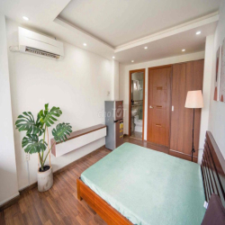 Cho thuê căn hộ ban công - máy giặt riêng mặt tiền Trường Sa Q3
