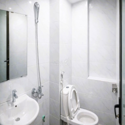 Cho thuê văn phòng 6,8 triệu/tháng, 70m², full bàn ghế, mặt phố