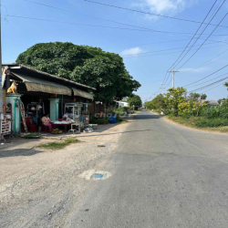 cho thuê 800m2 đất trống , hàng rào cao . 200m2 thổ cư