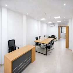 Cho thuê văn phòng 6,8 triệu/tháng, 70m², full bàn ghế, mặt phố