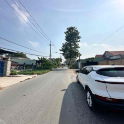 cho thuê 800m2 đất trống , hàng rào cao . 200m2 thổ cư