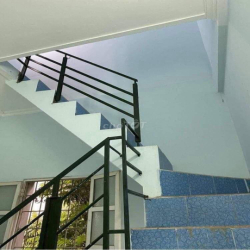 Cho thuê nhà Ngọc Thuỵ, Ô tô vào, Sân vườn, full nội thất. Giá 5,5tr