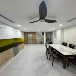 cho thuê nhà Vương Thừa Vũ( kinh doanh. thang máy). S:40m.7T. 25 tr/T
