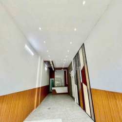 Cho thuê nhà đẹp mới  mặt tiền kinh doanh nguyên căn đường Nguyễn Ái Q