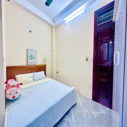 Phòng cửa sổ 172 Phú Diễn cách trường Tài Nguyên 70m