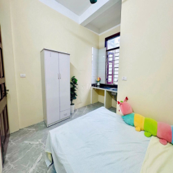 Phòng cửa sổ 172 Phú Diễn cách trường Tài Nguyên 70m