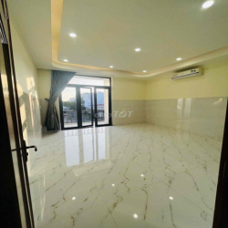 Nhà mới 3 lầu 4pn trục chính KdC Hưng pHú 1
