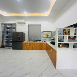 Nhà mới 3 lầu 4pn trục chính KdC Hưng pHú 1