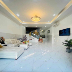 Nhà mới 3 lầu 4pn trục chính KdC Hưng pHú 1