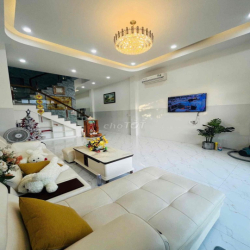 Nhà mới 3 lầu 4pn trục chính KdC Hưng pHú 1