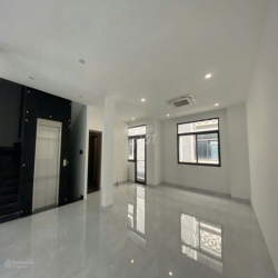 Nhà phố Vinhomes Diện tích lớn 144m² Thang máy nhà mới hoàn thiện