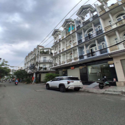 cho thuê nguyên căn MT 3.5 lầu nhà mới ngay võ văn kiệt ADV