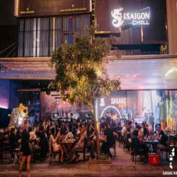 Cho thuê lô đất đường Trần Văn Trứ . Khu quán nhậu . Ăn uống về đêm .