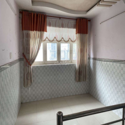 Chính chủ cho thuê nhà 4x10 đúc 2 lầu sân thượng