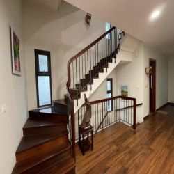 Mình chính chủ cho thuê căn lk ở Vinhomes Thăng Long